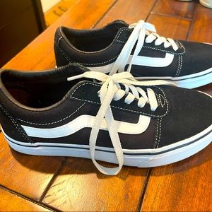 Women’s black vans size 7